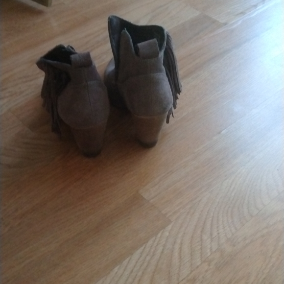 Boots - Picture 4 of 4